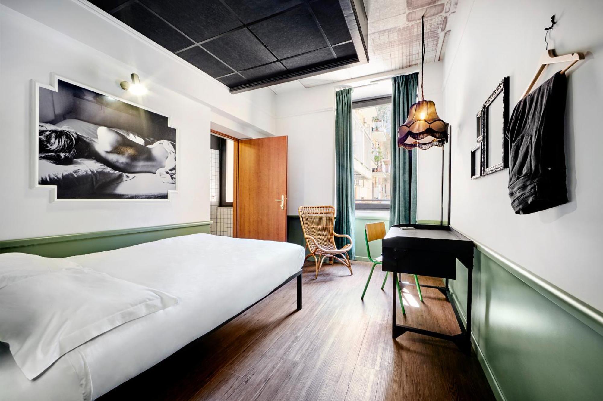 Deluxe Single Room,1279609750:JPEG